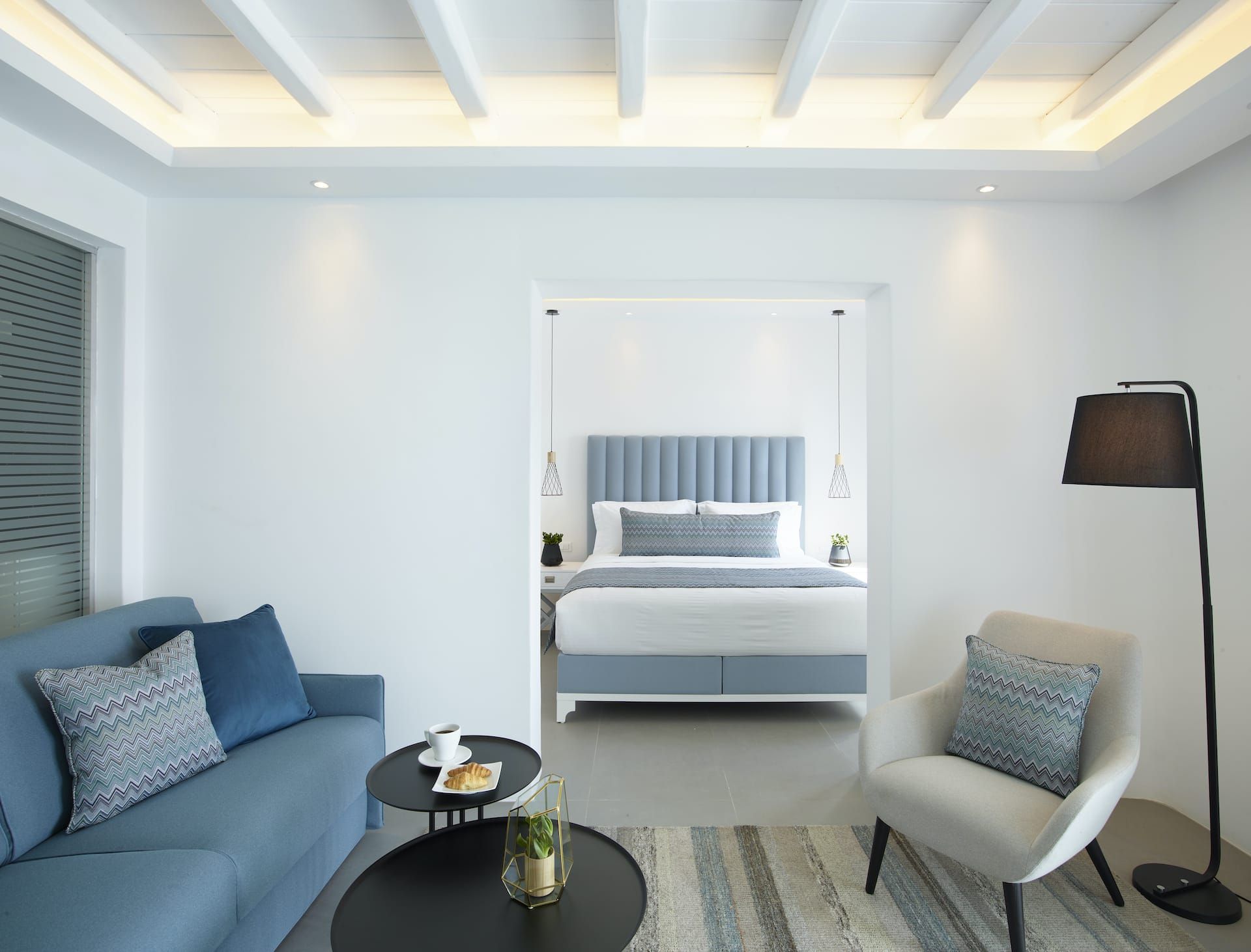 Grand Suite with Private Pool & Panoramic Sunset View - 42 m²