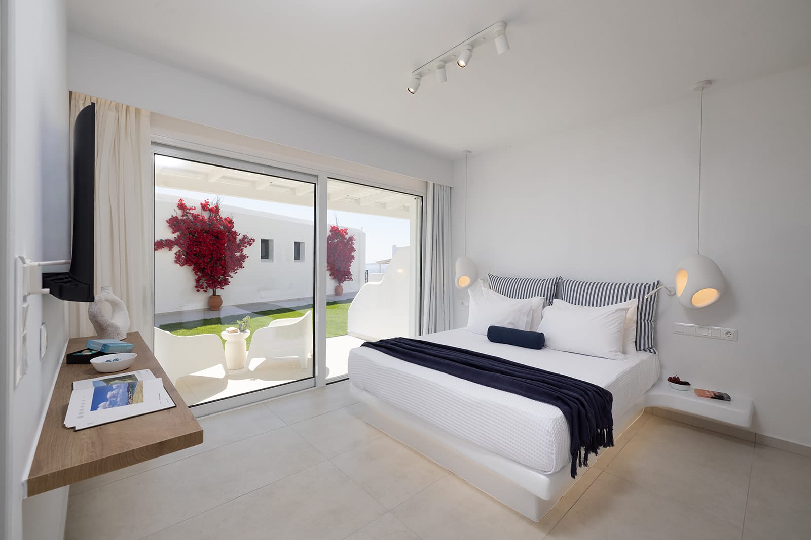 Comfort Suite with Partial Sea View