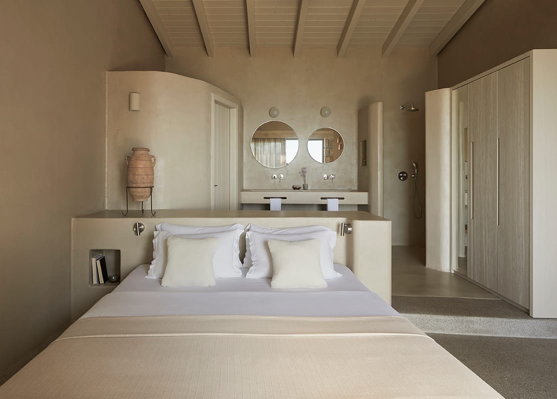 SUPERIOR RAW RETREAT WITH POOL