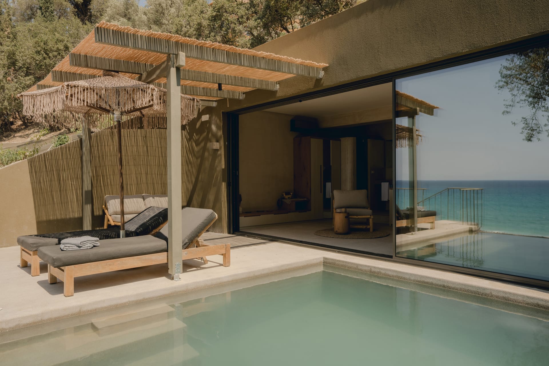 HILLSIDE RETREAT WITH POOL