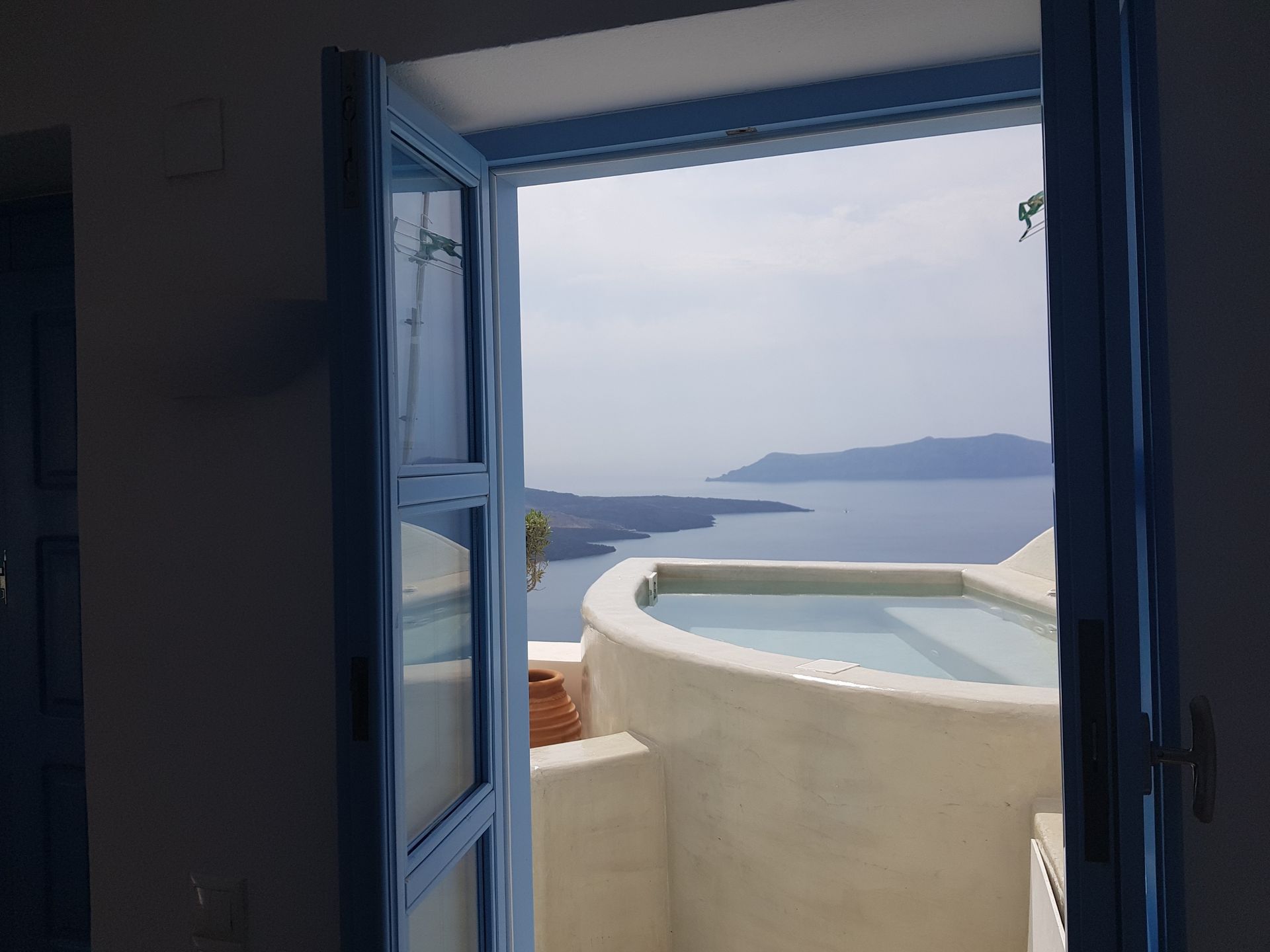 Pantelia Suite with Hot Tub and Caldera View