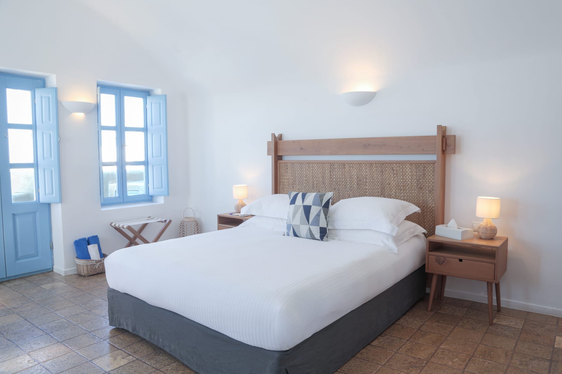 Pantelia Suite with Hot Tub and Caldera View