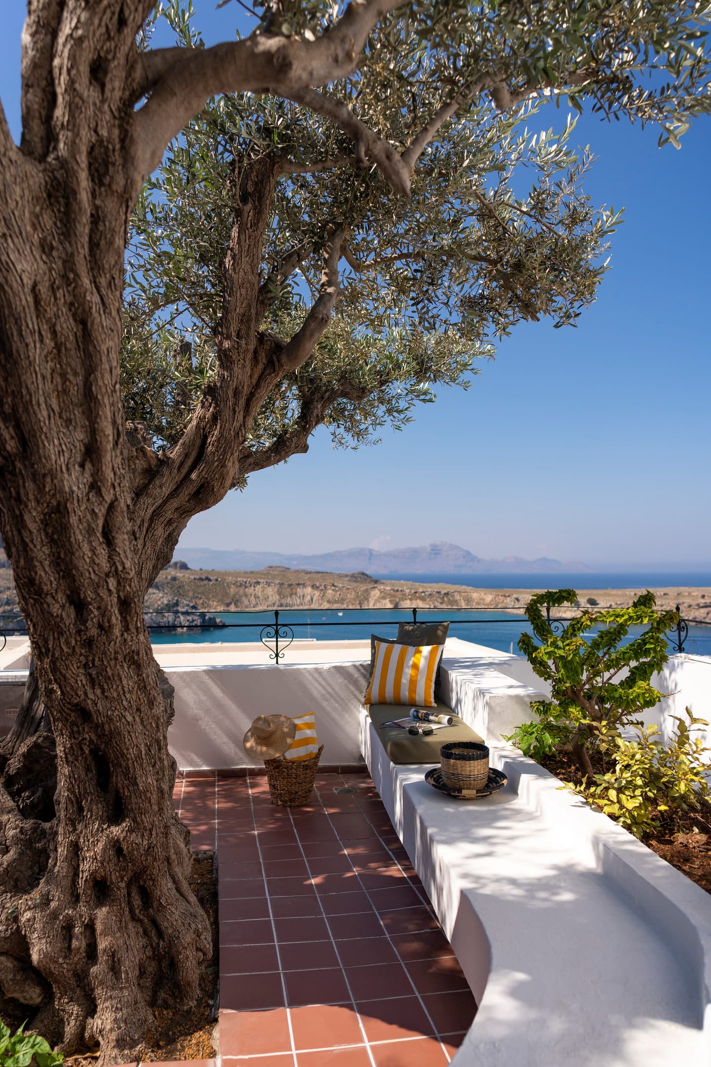 Deluxe Double Room with Side Sea View