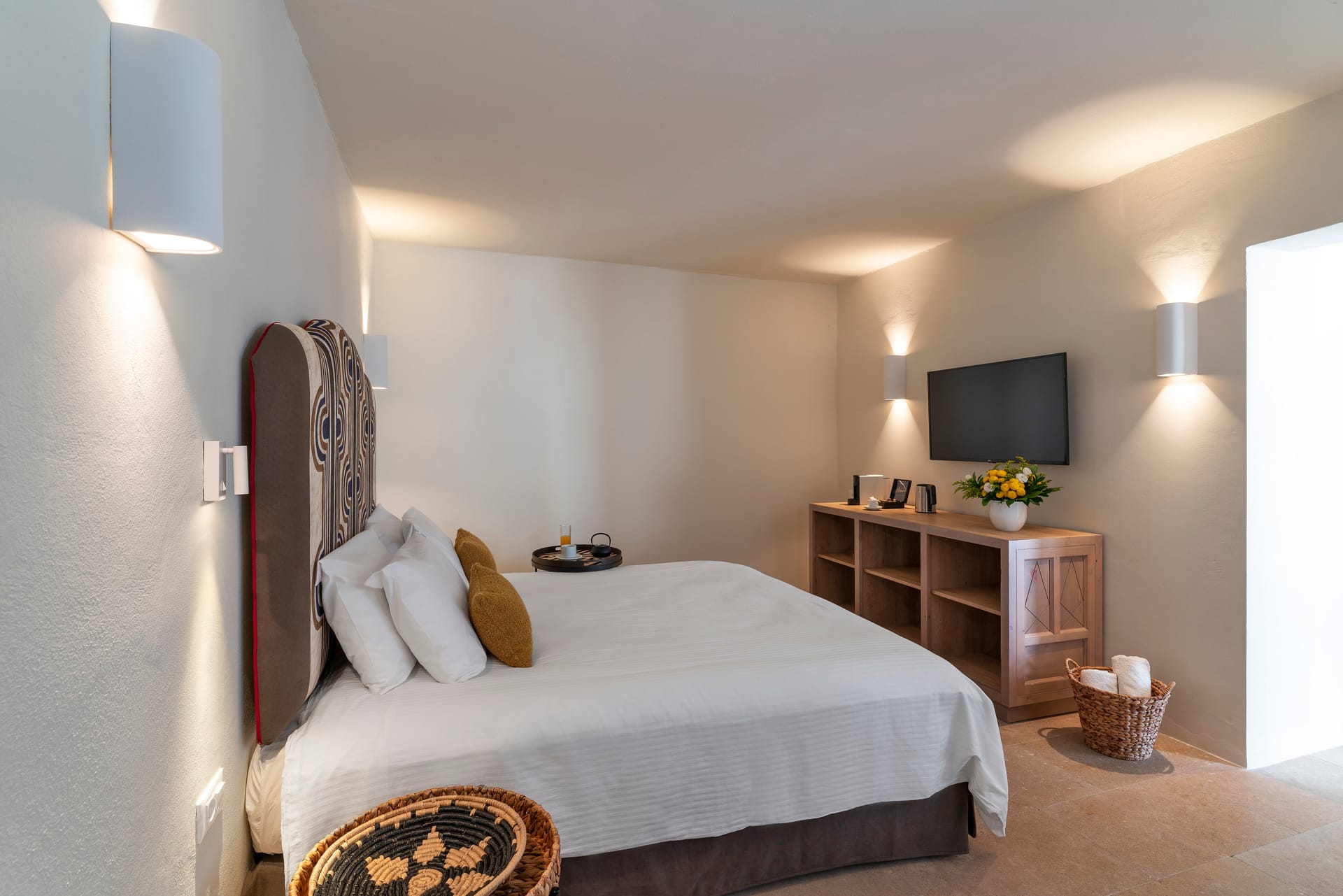 Deluxe Double Room with Side Sea View