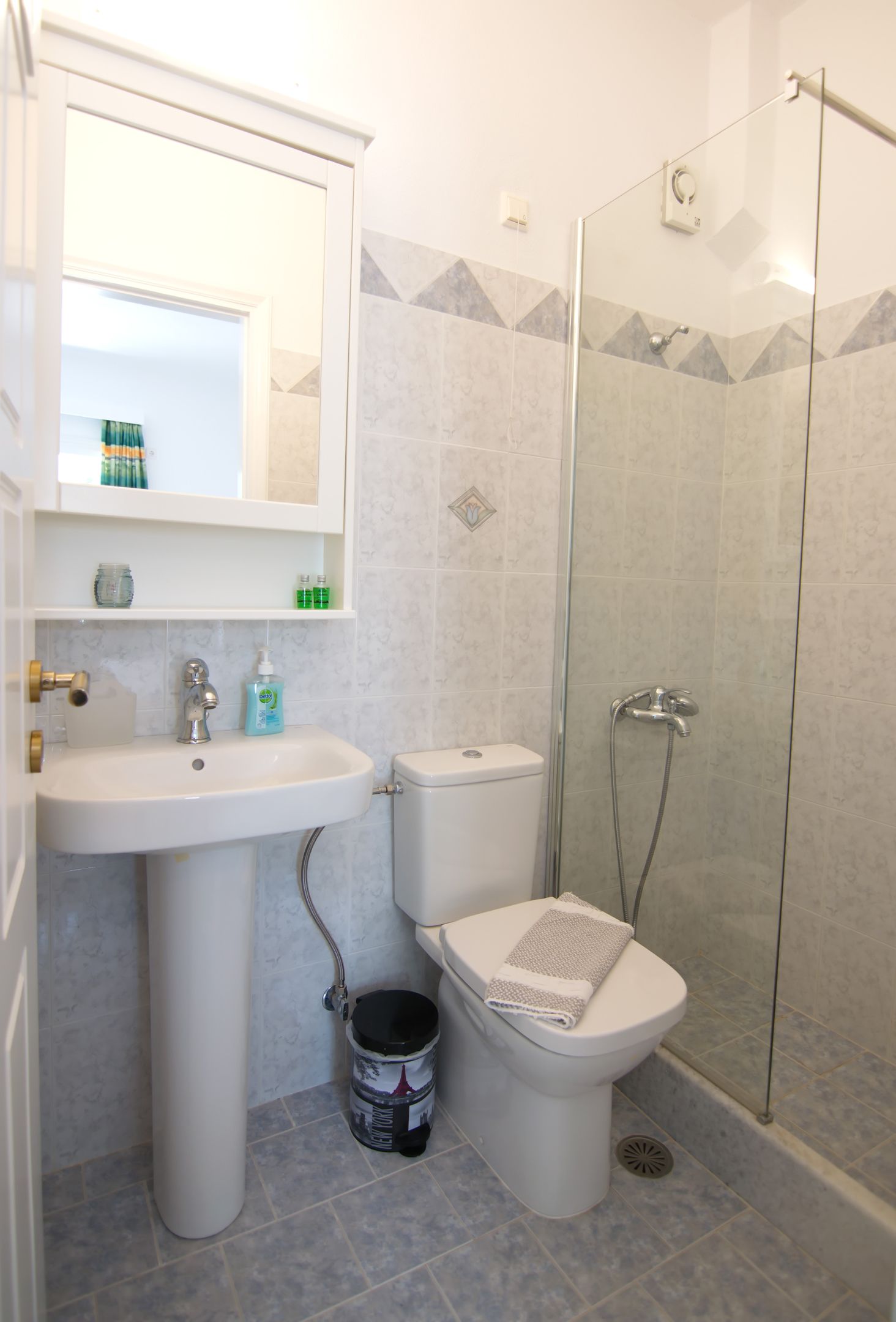  Economy Twin Room Basement