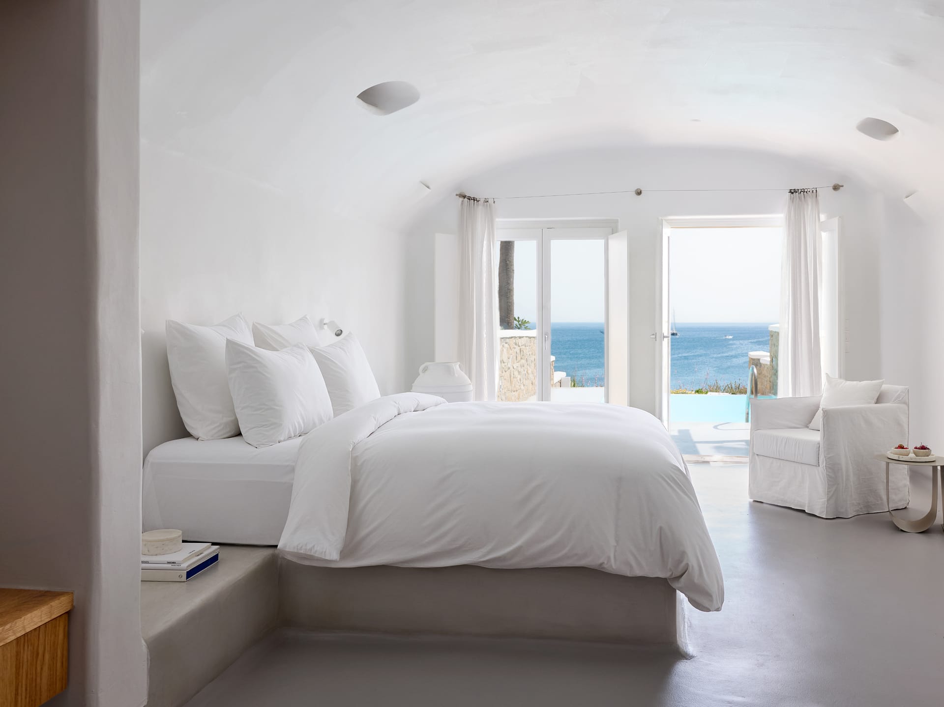Open Plan Suite with Private Pool
