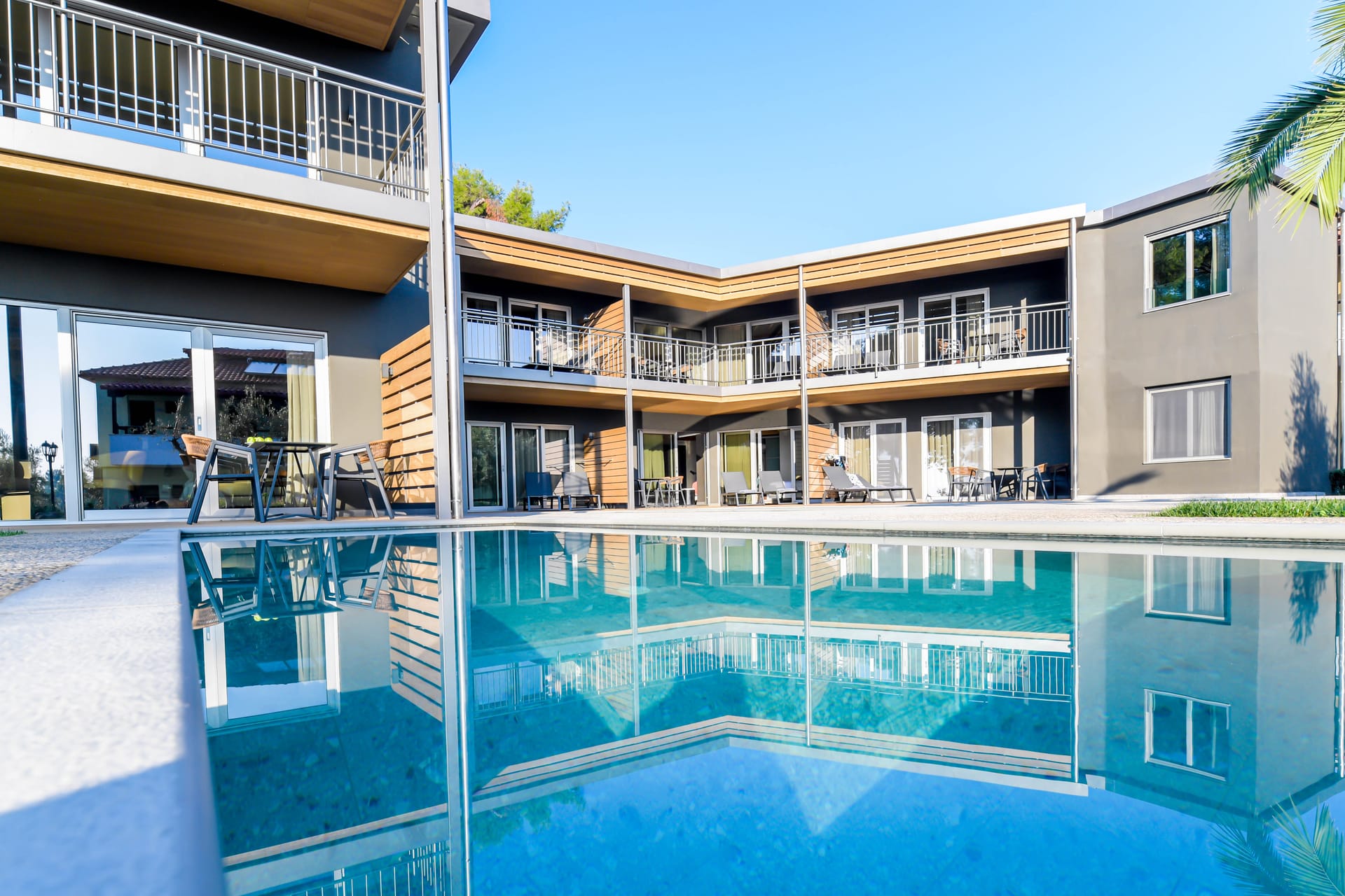 Family Suite Private Pool - Pool View
