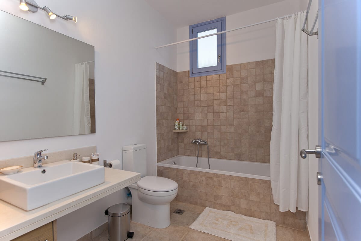 Five Bedroom Villa Niovi