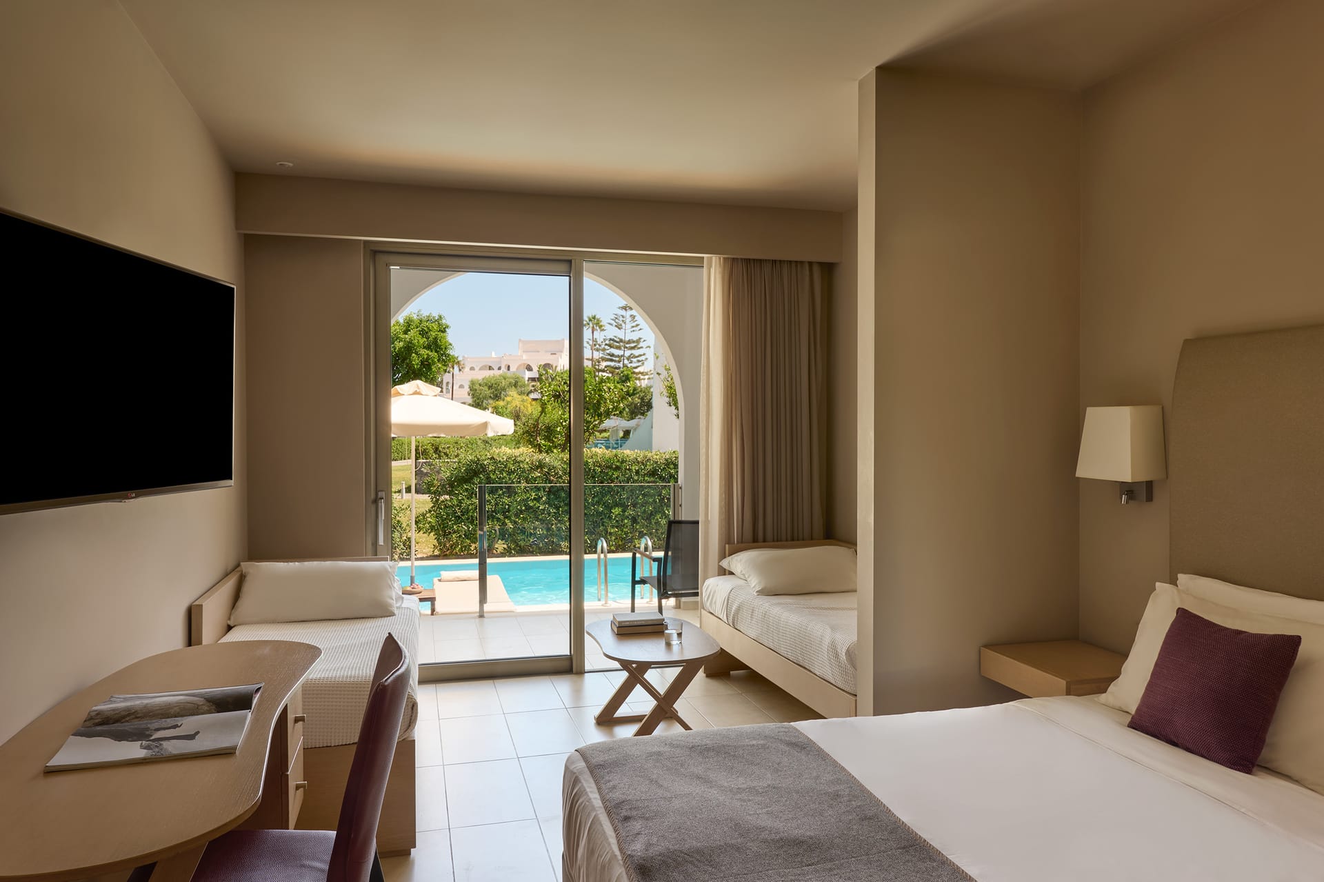 Family Room Swim Up Inland View | Open Plan