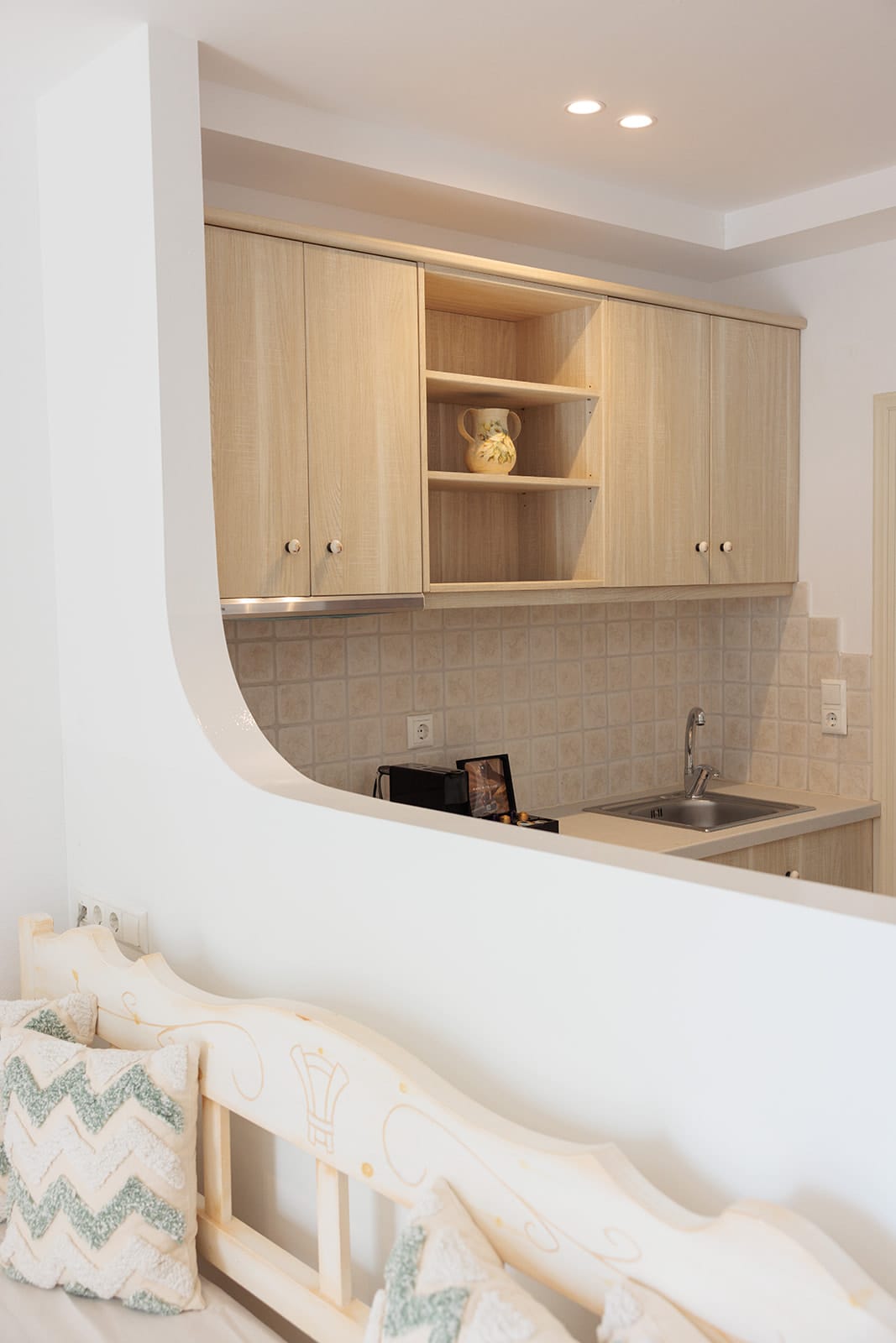 One-bedroom apartment with pool view