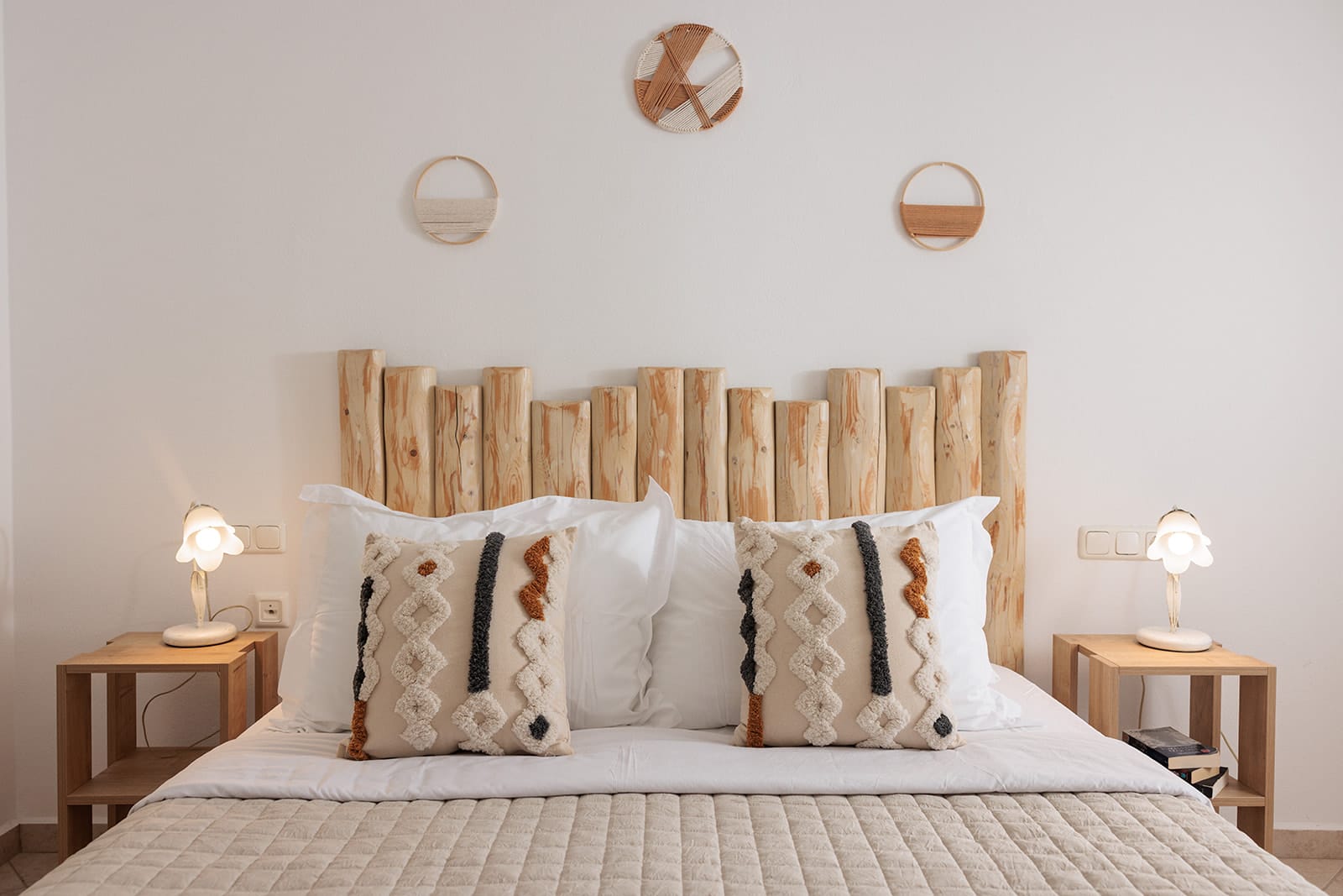 One-bedroom apartment with pool view