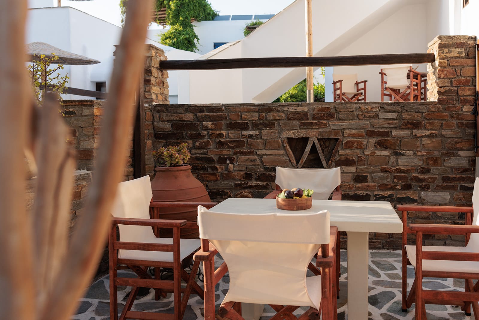 One-bedroom apartment with pool view