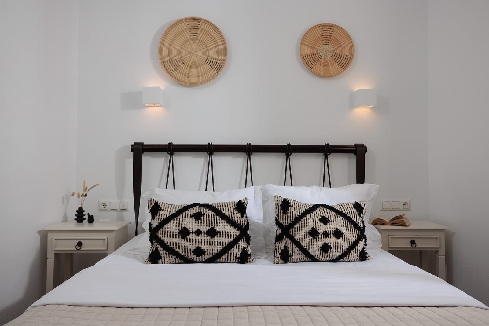 One-bedroom apartment with pool view