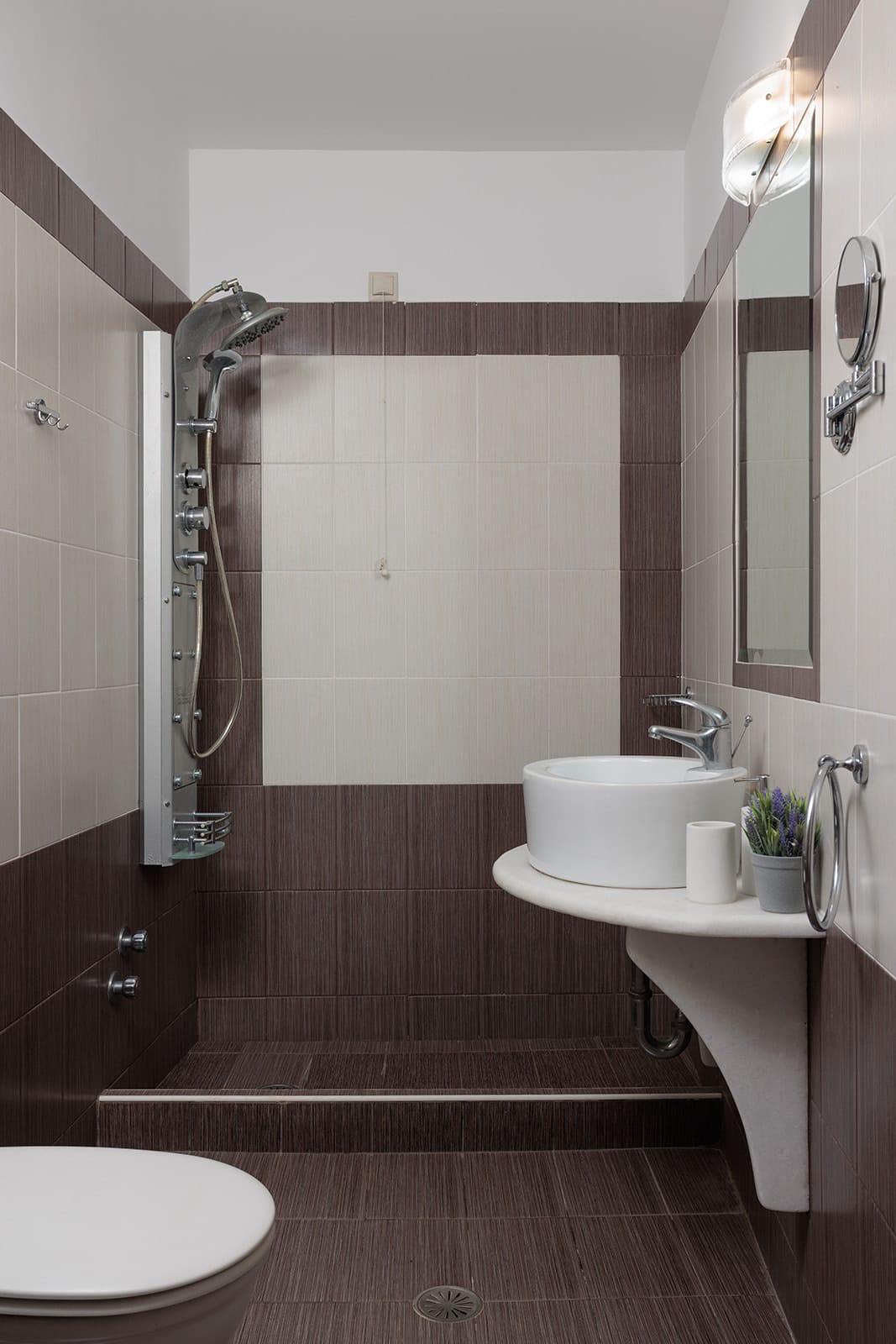 One-bedroom apartment with pool view