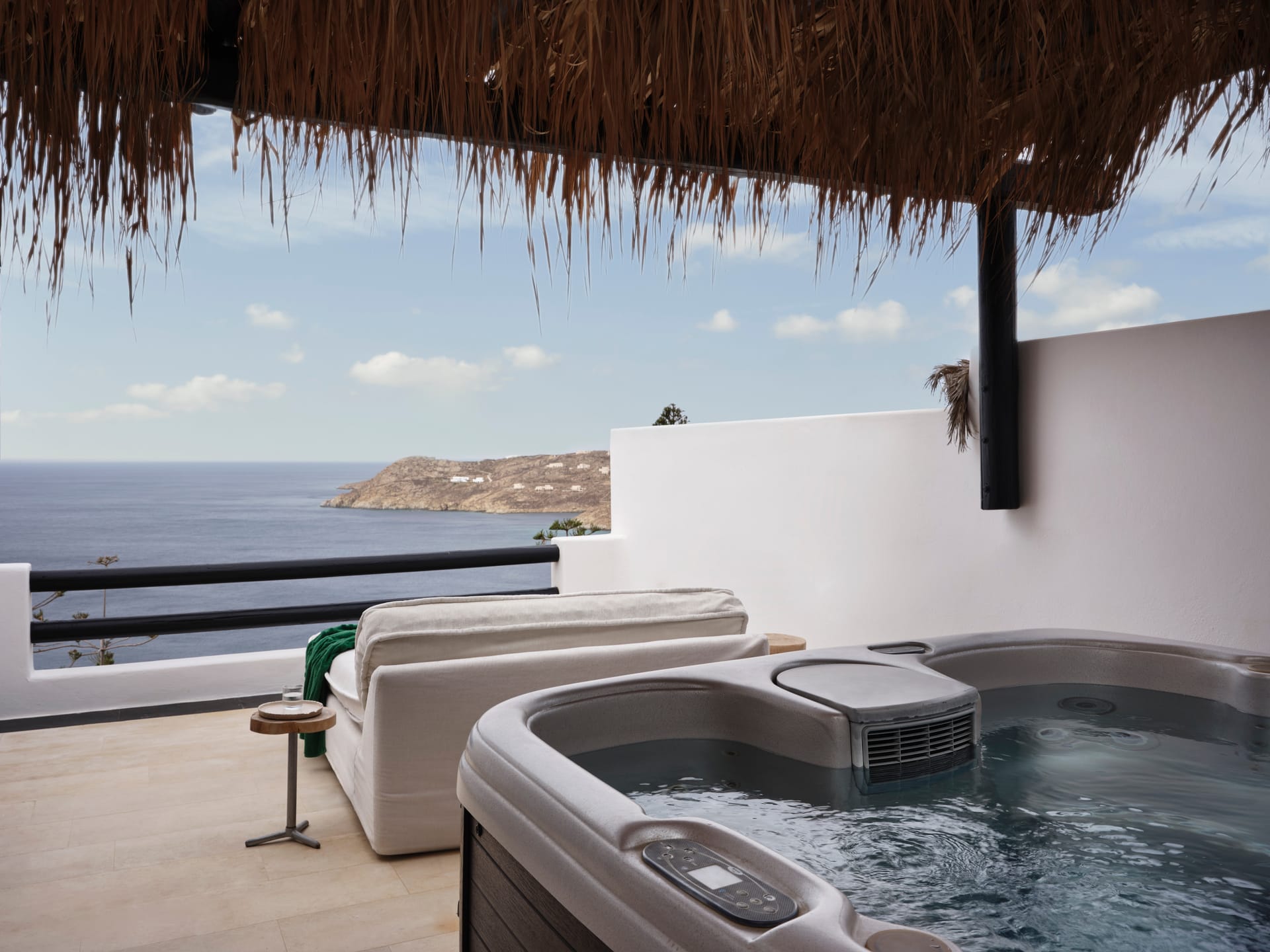 HEAVENLY Retreat Sea View GUESTROOM with Outdoor Jacuzzi