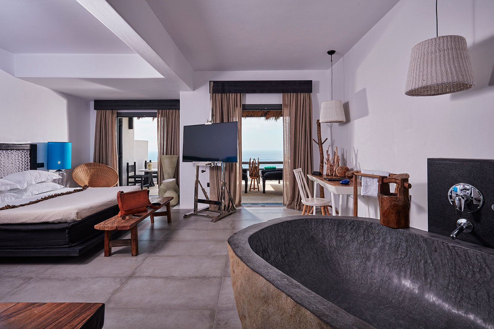 MAJESTIC Retreat Sea View Suite with Outdoor Jacuzzi