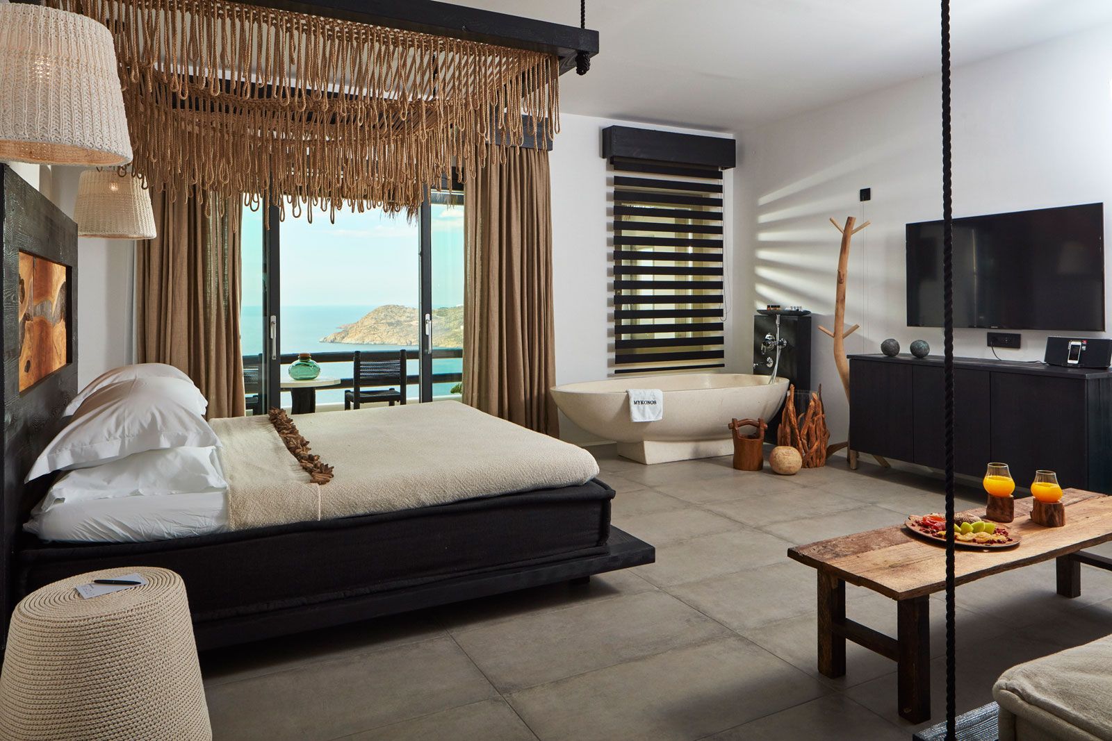 MAJESTIC Retreat Sea View Suite with Outdoor Jacuzzi