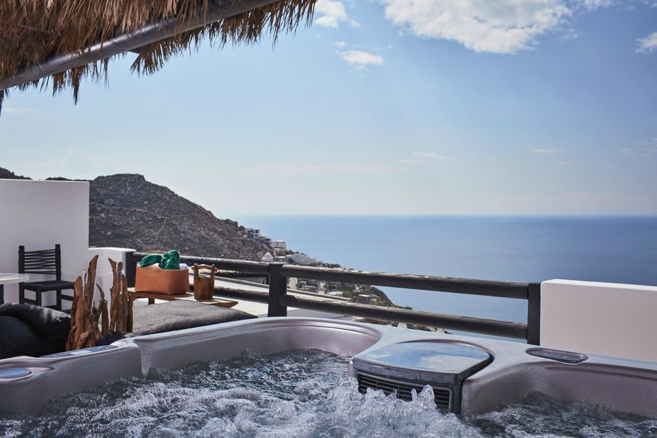 MAJESTIC Retreat Sea View Suite with Outdoor Jacuzzi