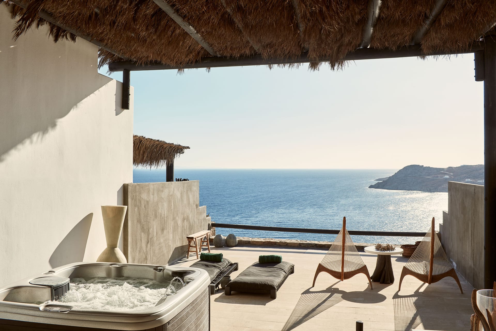 GRAND MAJESTIC Retreat Suite with Outdoor Jacuzzi