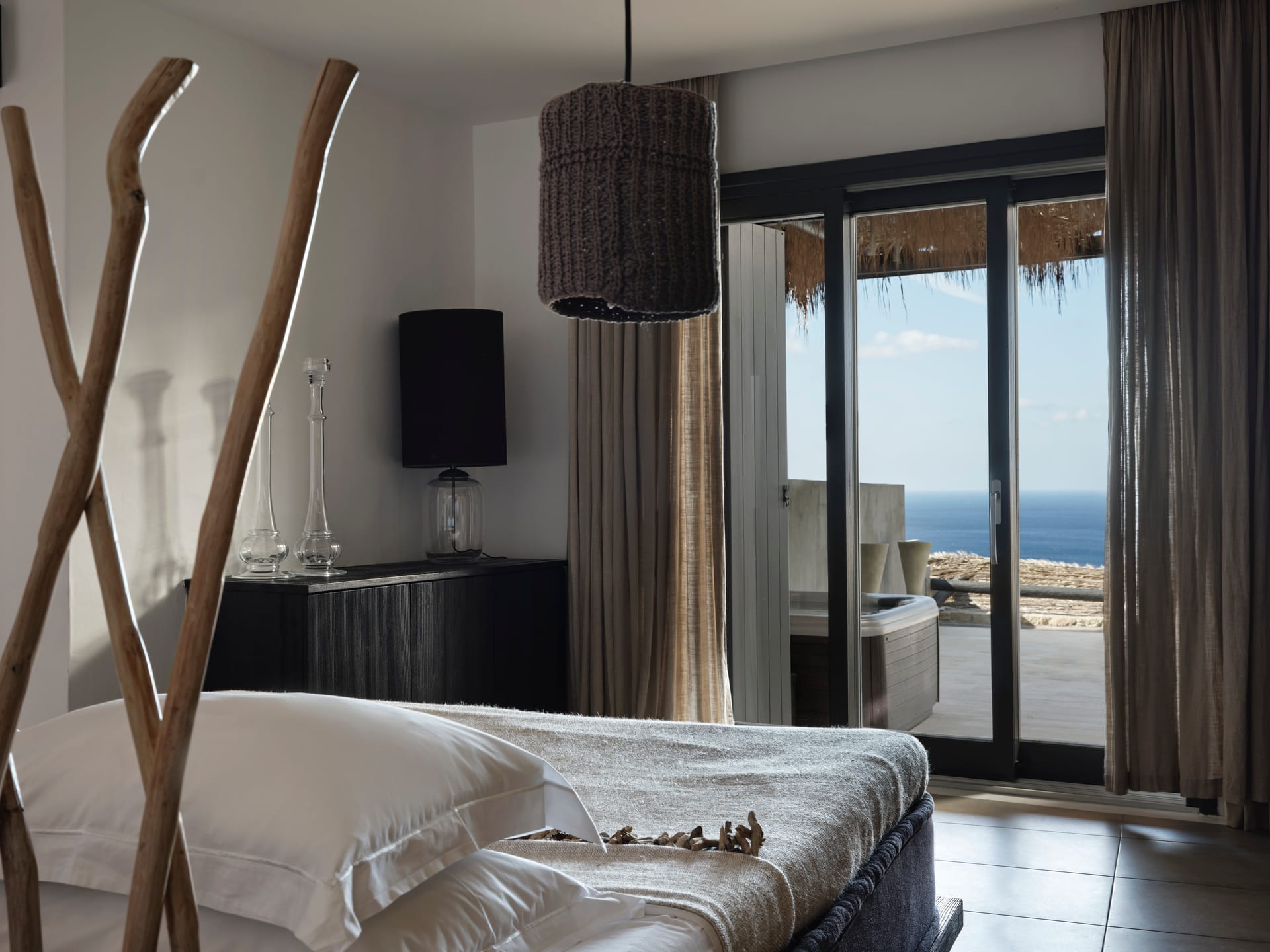 GRAND MAJESTIC Retreat Suite with Outdoor Jacuzzi