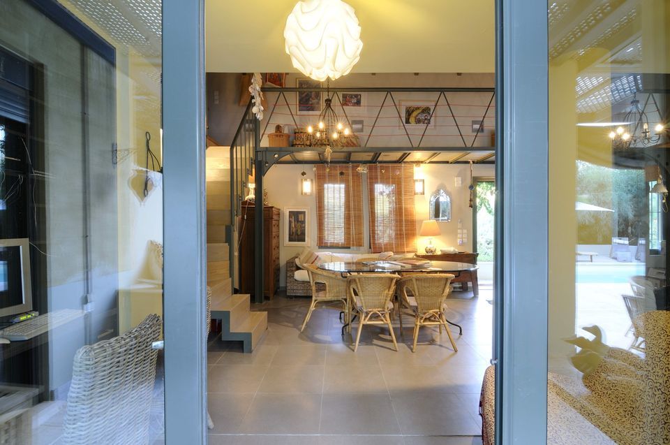 The Hey House-Ino