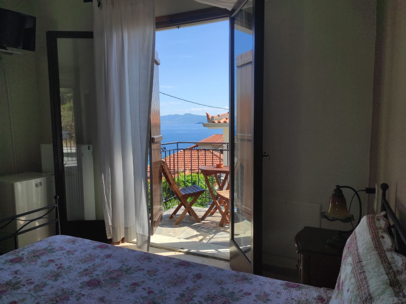 Doppelzimmer mit Balkon und Meerblick #B2