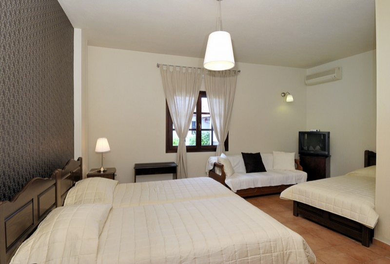 Standard room for 3 pers. - first floor, pool view #2