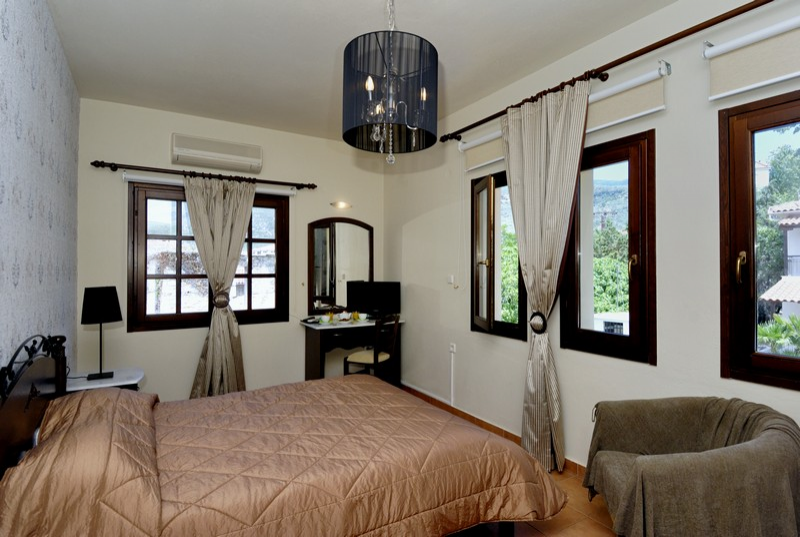 Superior suite  for 3 adults or 2 adults + 1 child with pool view/sea view #5