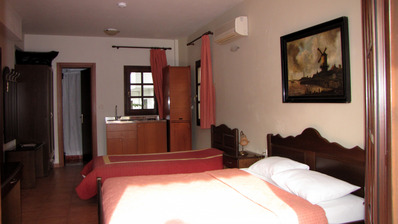 Triple studio pool view #6/9