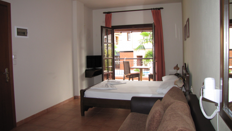 Double studio pool view #7/8